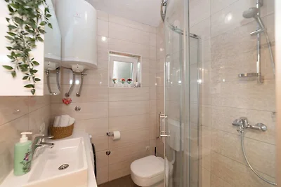 Apartments Martić - Four Bedroom Apartment wi...