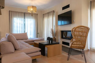 Villa in Kyrianna met verwarmd zwembad