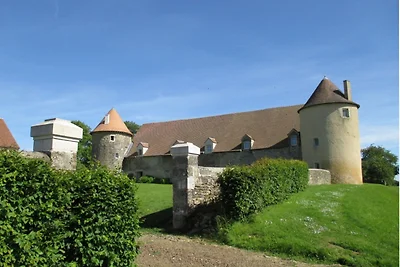 Ferienhaus mit großem Garten in Moussy