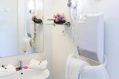 Wohnung nahe Aeroscopia mit Pool