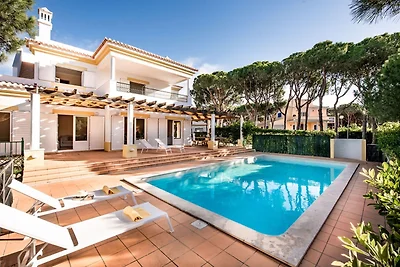 Grande villa con piscina privata a pochi pass...