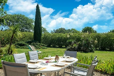 Villa in Frankreich mit Weinbergen und Natur