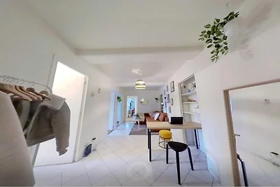 Camera accogliente in un accogliente appartam...