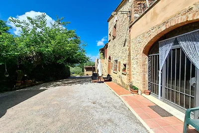 Incantevole casale in pietra in stile toscano...