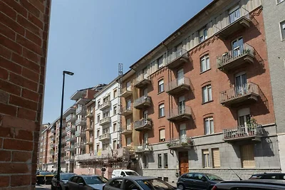 Wohnung in Torino mit Balkon und Parken