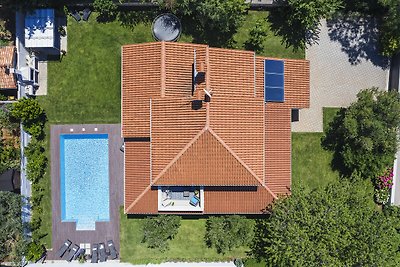 Moderne Villa in Pula mit Pool und Parkplatz