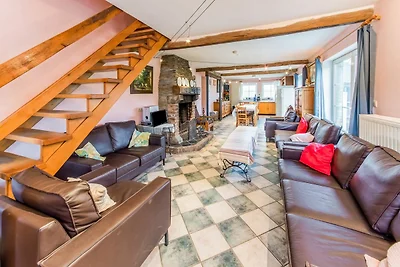 Schöner Bauernhof in Brisy mit Sauna