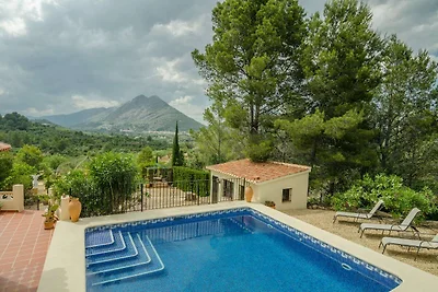 Accogliente villa con piscina privata a...