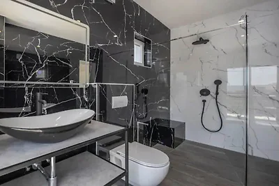 Villa Stipea - Four Bedroom Villa with Swimmi...