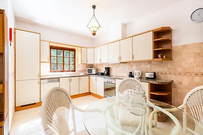 Villa in Albufeira mit Pool und Grillbereich