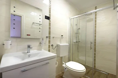 Villa a Lovinac/Zadar con piscina