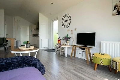 Modern chalet direct gelegen aan het...
