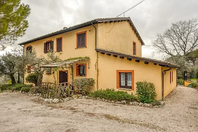 Abgeschiedenes Ferienhaus in Montefalco mit...