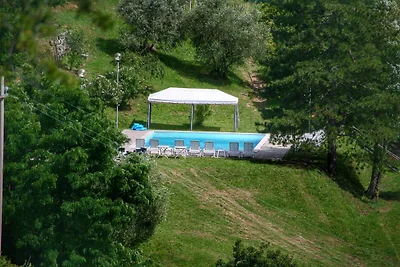 Wohnung in einem Bauernhaus mit Swimmingpool