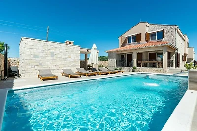 Villa in Privlaka mit Schwimmbecken