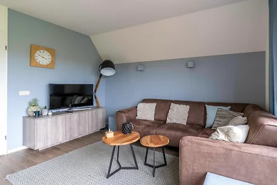 Smaakvol en modern ingerichte 6 persoons...