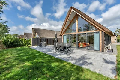 Luxury thatched holiday home for up to 6...
