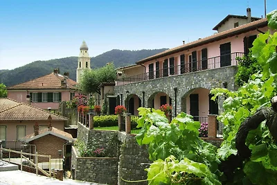 Appartamento a Castellaro con giardino