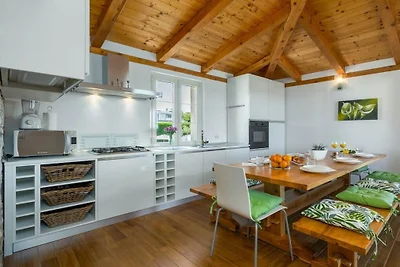 Villa en Labincă con piscina