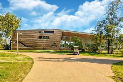 Huis aan het meer in de natuur van Belvilla