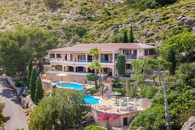 Villa mit 5 Schlafzimmern, Puerto Pollença
