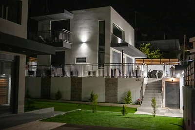 Private Villa mit Pool und Terrasse