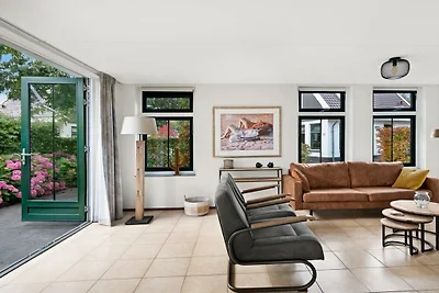 Ferienhaus in Schoorl mit Terrasse