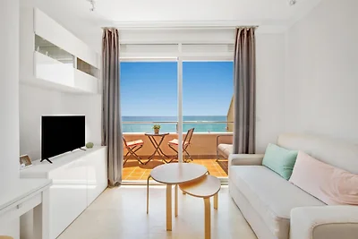 Appartamento fronte mare con balcone