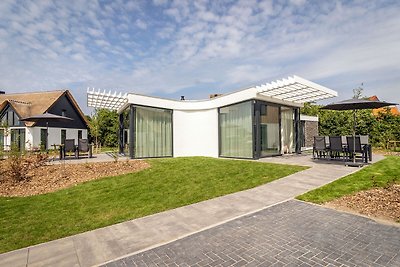 Freistehende Luxusvilla mit vier Badezimmern ...