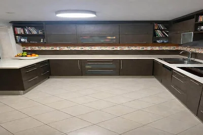 Luxuriöse Gartenvilla, 50 m vom Strand...