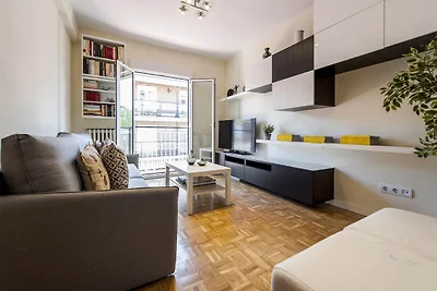 Appartement in de buurt van de wijk Las...