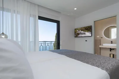 Lux Villa Mariva - Five bedroom Villa with...