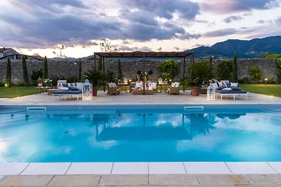 5 Schlafzimmer Villa mit Pool in Lucca