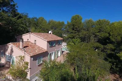 Ferienhaus mit großem Garten und Pool