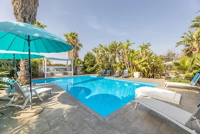Luxurious coastal villa in Gallipoli