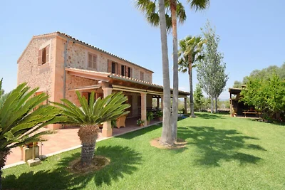 Villa in Muro met zwembad en tuin