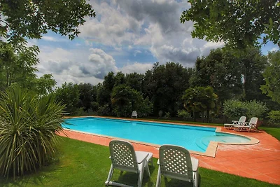 Pittoresca villa con piscina a Sinalunga