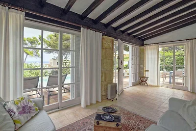Villa di lusso con piscina e vista sul mare