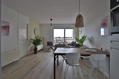 Apartment am Wasser mit Balkon