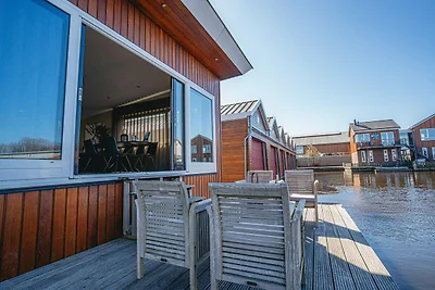 Hausboot in Niederlande mit eigenem Steg