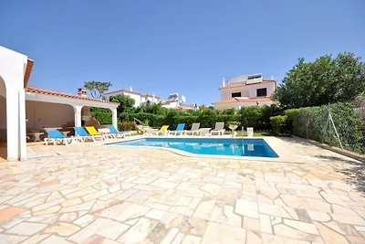 Schönes Ferienhaus in Vilamoura mit Grill