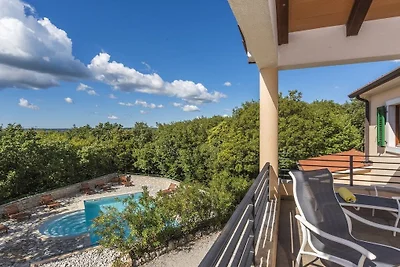 Villa in Koromacno mit Balkon