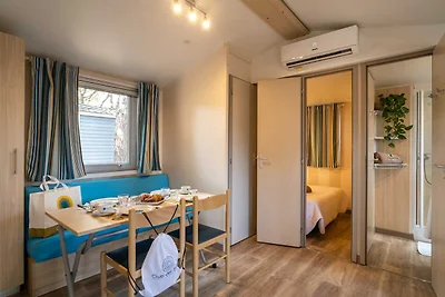 Mobilhome im Ferienpark mit grosser...