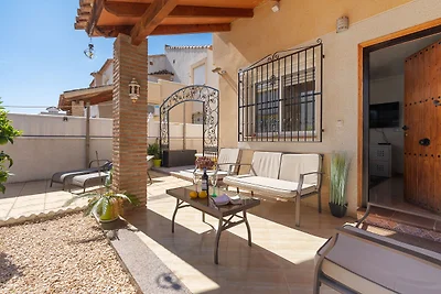 Moderna casa vacanze a Valencia con piscina