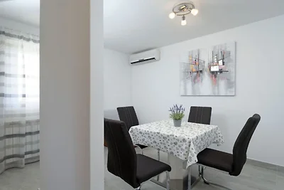 One Bedroom Apartment with Terrace and Sea Vi...