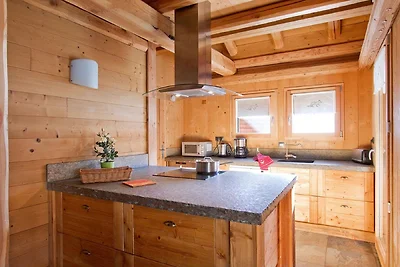 Geräumiges Chalet mit Sauna und Außenpool