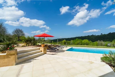 Ruhiges Ferienhaus mit Pool