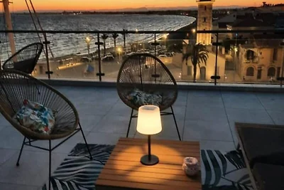 Wohnung in Grau du Roi mit Meerblick