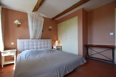 Ampia casa vacanze con piscina a Le Var
