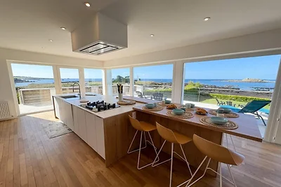 Strandvilla mit Panoramablick aufs Meer